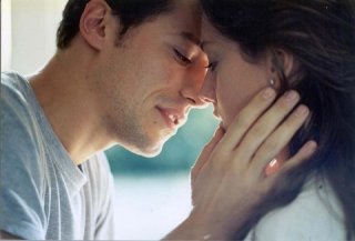 Stefano Accorsi e Giovanna Mezzogiorno in una scena del film l'ultimo bacio