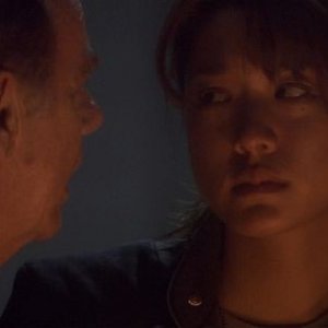 Dean Stockwell e Grace Park in una scena del film TV Battlestar Galactica: The Plan