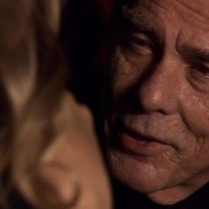 Dean Stockwell in una scena del film TV Battlestar Galactica: The Plan