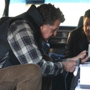 Fringe: John Noble e Joshua Jackson in una scena dell'episodio Earthling