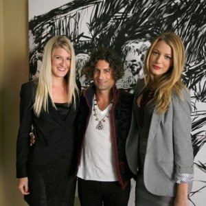 Casey Fremont e Todd DiCiurcio con Blake Lively sul set della puntata Dan de Fleurette di Gossip Girl