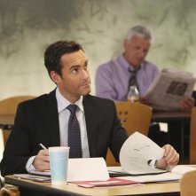 Better Off Ted: Jay Harrington nell'episodio Get Happy