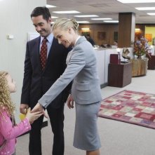 Better Off Ted: Jay Harrington e Portia de Rossi nell'episodio Through Rose Colored Hazmat Suits