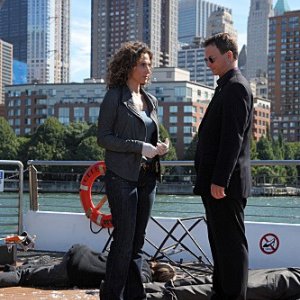 CSI NY: Melina Kanakaredes e Gary Sinise nell'episodio Cuckoo's Nest