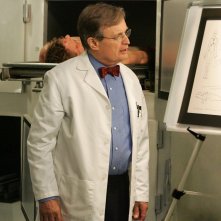 Ducky (David McCallum) nell'obitorio nell'episodio Outlaws and In-Laws di Navy NCIS
