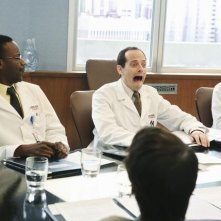 Malcolm Barrett e Jonathan Slavin in una scena dell'episodio Heroes di Better Off Ted