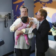 Modern Family: Jesse Tyler Ferguson ed Eric Stonestreet nell'episodio Run for Your Wife
