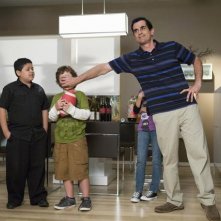 Modern Family: Rico Rodriguez, Ty Burrell e Nolan Gould nell'episodio Coal Digger