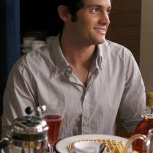 Dan (Penn Badgley) a colazione nell'episodio Enough About Eve di Gossip Girl