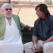 Adriano Panatta e Paolo Villaggio nel documentario La maglietta rossa