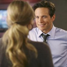 V: Brittney Irvin e Scott Wolf nell'episodio There Is No Normal Anymore