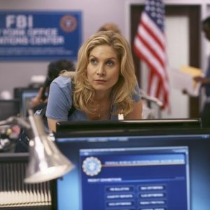V: Elizabeth Mitchell in una scena dell'episodio There Is No Normal Anymore
