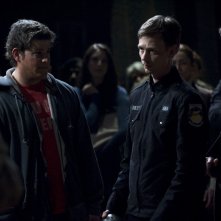 Il Sergente Riley (Haig Sutherland) ed Eli (David Blue) in una scena dell'episodio Light di Stargate Universe