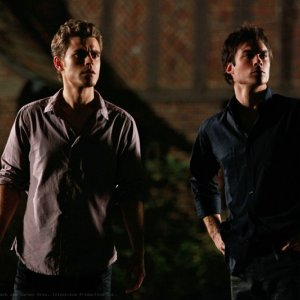 Paul Wesley  e Ian Somerhalder in una scena dell'episodio Haunted di The Vampire Diaries