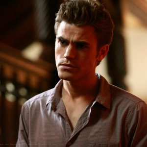Un primo piano di Paul Wesley in una scena dell'episodio Haunted di The Vampire Diaries