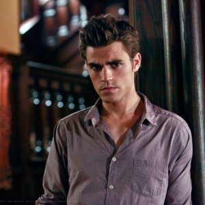 Una scena dell'episodio Haunted di The Vampire Diaries, con Stefan (Paul Wesley)