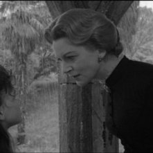 Deborah Kerr e Pamela Franklin in una scena del film Suspense ( 1961)