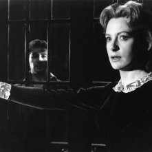 Deborah Kerr e Peter Wyngarde in una scena del film Suspense