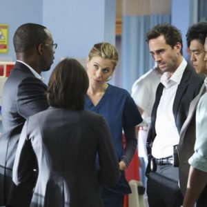 FlashForward: un momento dell'episodio Scary Monsters and Super Creeps