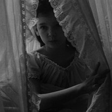 Pamela Franklin in una scena del film Suspense ( 1961 )