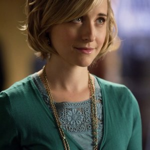 Un primo piano di Allison Mack nell'episodio Crossfire di Smallville