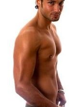 Una foto di George Leonard, concorrente del Grande Fratello 10