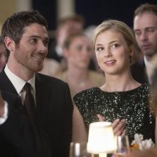 Brothers & Sisters: Emily VanCamp e Dave Annable in una scena dell'episodio The Wig Party