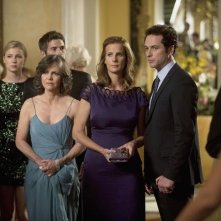 Brothers & Sisters: Sally Field, Matthew Rhys e Rachel Griffiths in una scena dell'episodio The Wig Party
