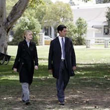 Cold Case: Kathryn Morris e Danny Pino in una scena dell'episodio Dead Heat