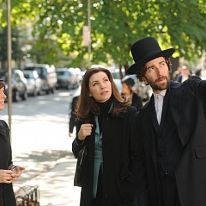 The Good Wife: Julianna Margulies, Natalie Gold e Daniel London nell'episodio Unorthodox