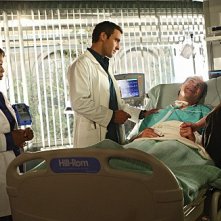 Three Rivers: Alex O'Loughlin, Alfre Woodard e Mandy Patinkin nell'episodio The Luckiest Man