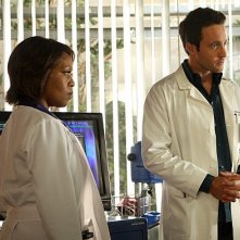 Three Rivers: Alex O'Loughlin ed Alfre Woodard nell'episodio The Luckiest Man