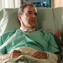 Three Rivers: Mandy Patinkin nell'episodio The Luckiest Man