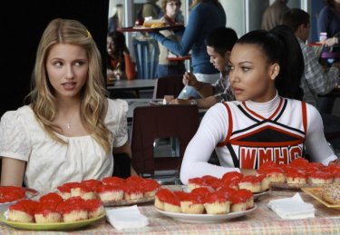 Glee: Dianna Agron e Naya Rivera nell'episodio Wheels