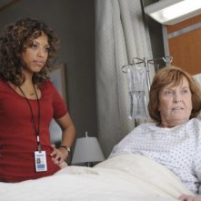 Mercy: Jaime Lee Kirchner ed Anne Meara in una scena tratta dall'episodio The Last Thing I Said Was