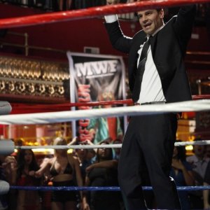 Bones: David Boreanaz nell'episodio The Dwarf in the Dirt