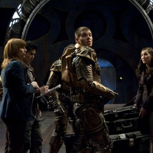 Brian J. Smith con tuta spaziale nell'episodio Water di Stargate Universe