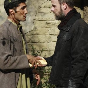 Flashforward: Dominic Rains e Brian O'Byrne nell'episodio Playing Cards with Coyote