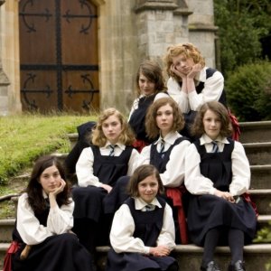 Foto di gruppo per le protagoniste di Cracks