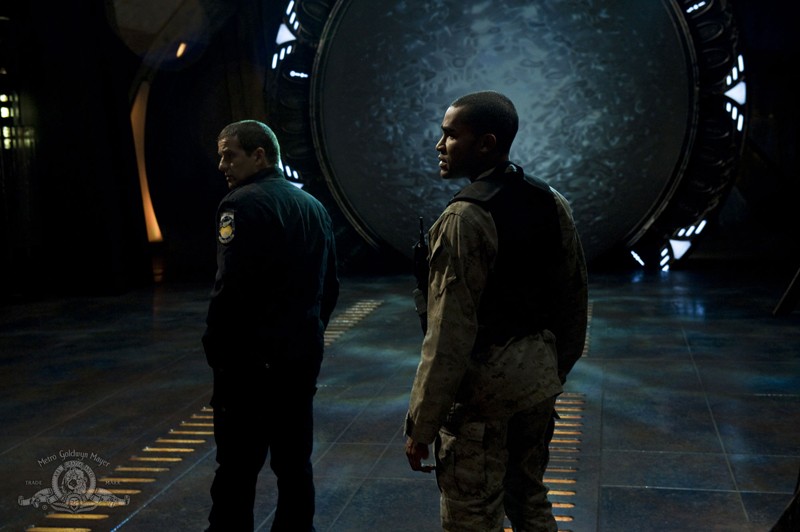 Justin Louis E Jamil Walker Smith In Una Scena Della Puntata Water Di Stargate Universe 136400