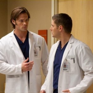 Supernatural: Jensen Ackles e Jared Padalecki nell'episodio Changing Channels