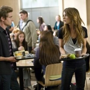 Zachary Ray Sherman e Shenae Grimes nell'episodio Wild Alaskan Salmon di 90210