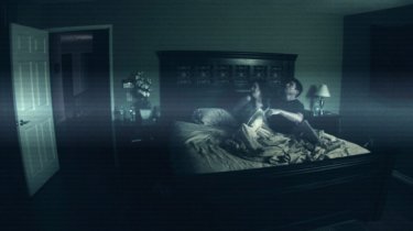 Una sequenza dell'horror Paranormal Activity (2007) con Micah Sloat e Katie Featherston