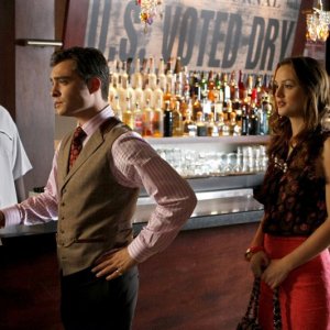 Una scena nell'episodio How to Succeed in Bassness di Gossip Girl, con Ed Westwick e Leighton Meester