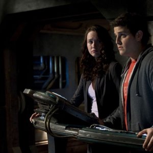 Elyse Levesque e David Blue in una sequenza dell'episodio Water di Stargate Universe