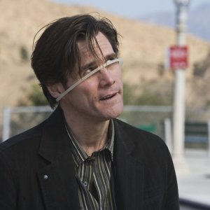 Jim Carrey in una scena comica del film Yes Man