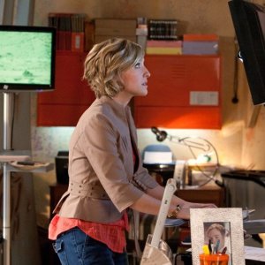 Chloe (Allison Mack) lavora al suo computer nell'episodio Kandor di Smallville