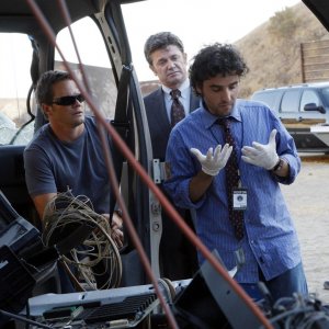 Dylan Bruno, John Michael Higgins e David Krumholtz nell'episodio Dreamland di Numb3rs