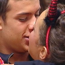 Grande Fratello 10: baci in maschera ad Halloween per Carmen Andolina e Marco Mosca