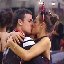 Grande Fratello 10: baci in maschera per Carmen Andolina e Marco Mosca